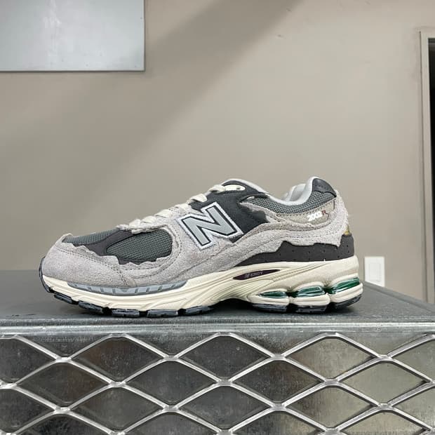 뉴발란스 2002R 프로텍션 팩 레인 250 (gr-5700)