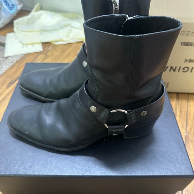 생로랑 와이어트 하네스 부츠