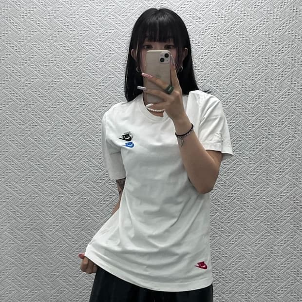 나이키 빈티지 클럽 에센셜 키치 멀티 스우시 반팔티 M C13377