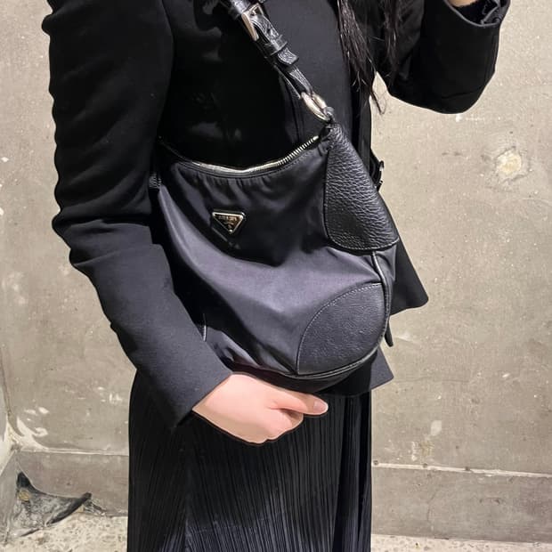Prada 프라다 포코노 아일렛 호보백
