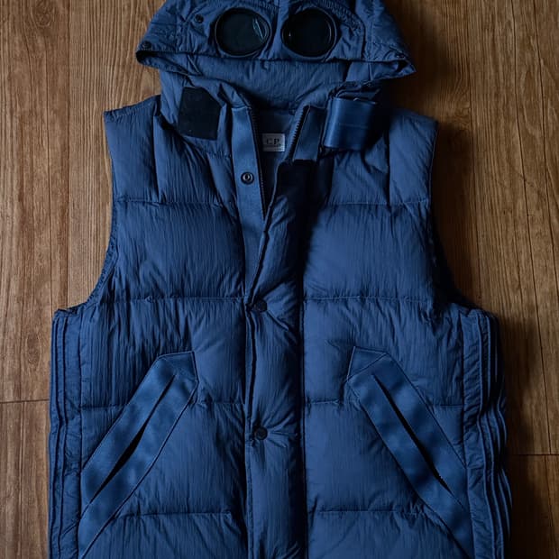 CP컴퍼니 나일론 고글 패딩조끼