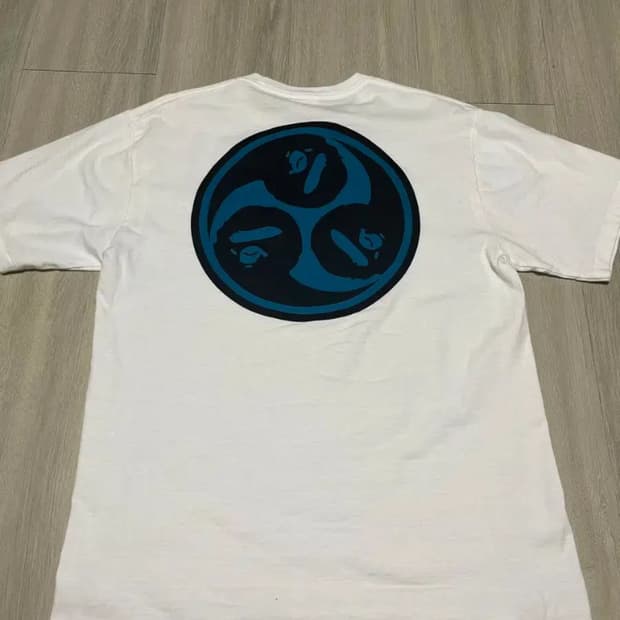 베이프 반팔 L 사이즈 팝니다