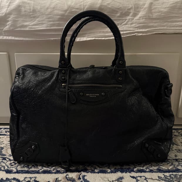 발렌시아가 모터백 Voyage