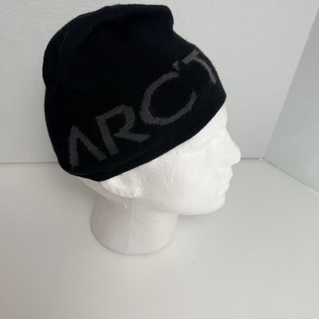 아크테릭스 로고 패턴 울 비니 워드헤드 블랙