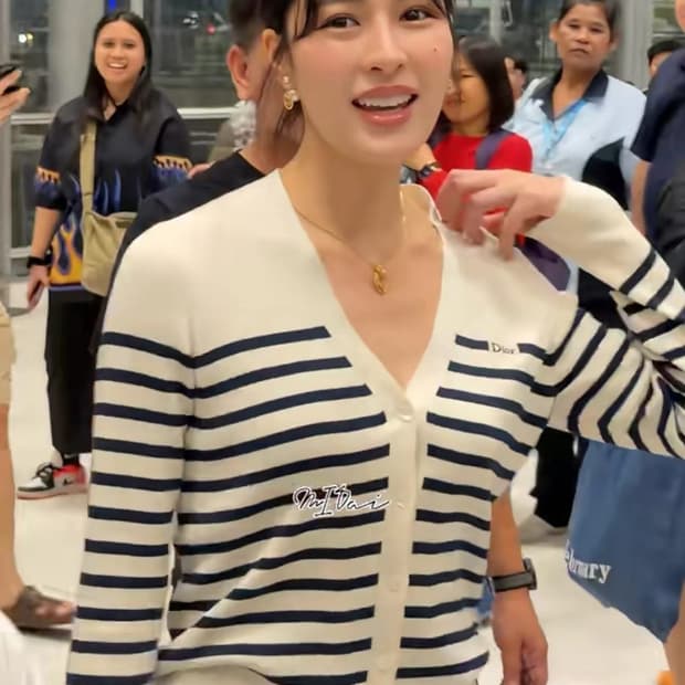 디올 스트라이프 가디건