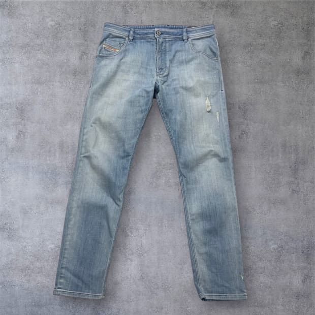 디젤  라이트블루 KROOLEY-T 슬림 테이퍼드 데님팬츠 34