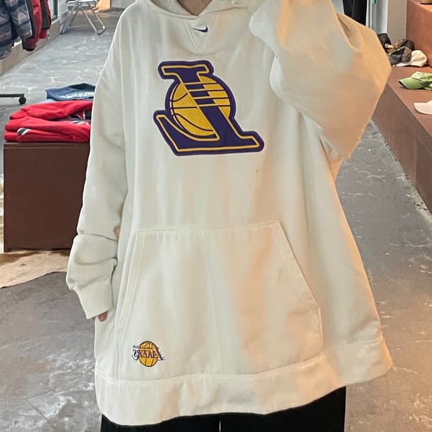 나이키 LA 레이커스 센터 스우시 화이트 후드티 H2232