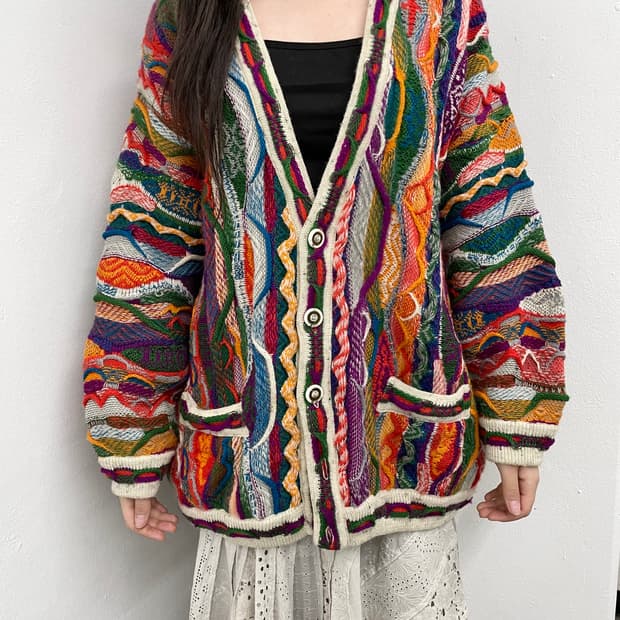 컬러 쿠지맛 케이블 버튼 니트