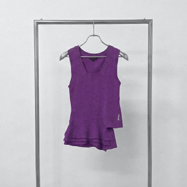 [DKNY] 바이올렛 프릴 니트 베스트