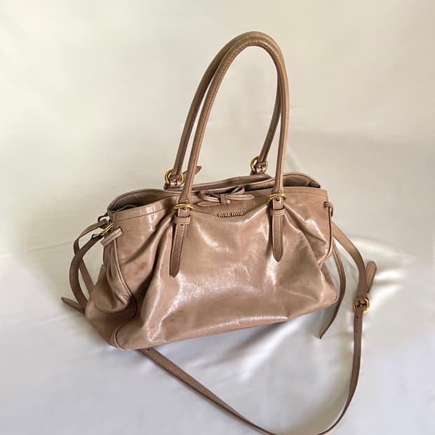 미우미우 2-way 비텔로 샤인 보우백