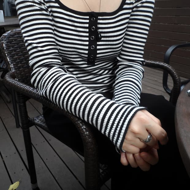 워넷 스냅 스트라이프 티 