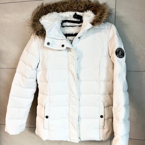 희귀 아베크롬비 울프죠 화이트 패딩