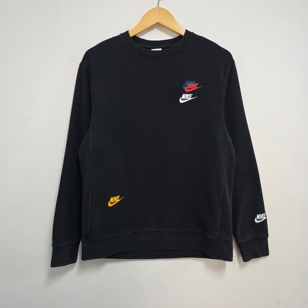 M 95 나이키 멀티스우시 맨투맨 블랙