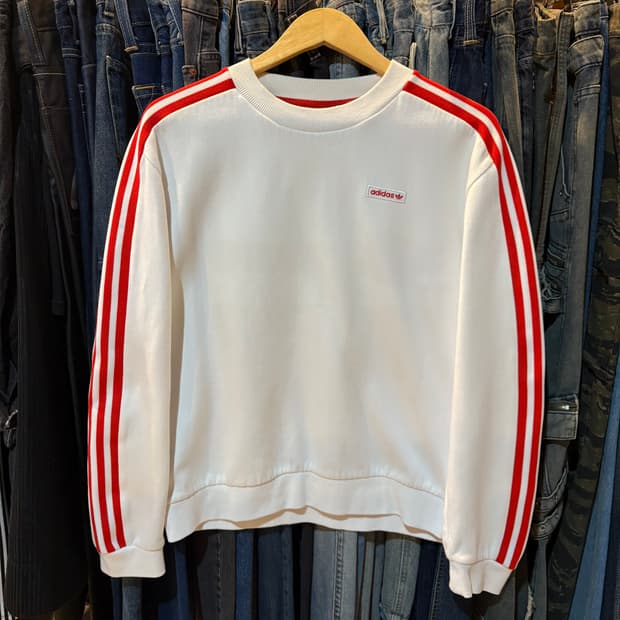 아디다스 화이트 레드 맨투맨