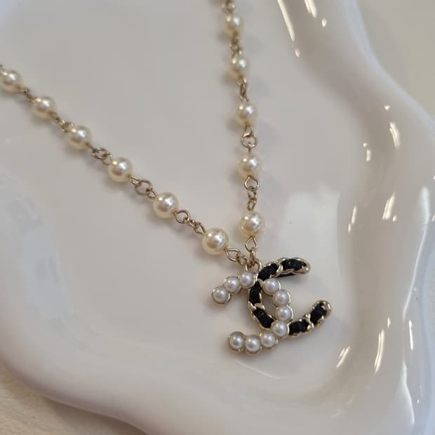 샤넬 블랙가죽체인&진주 CC 목걸이 업사이클링