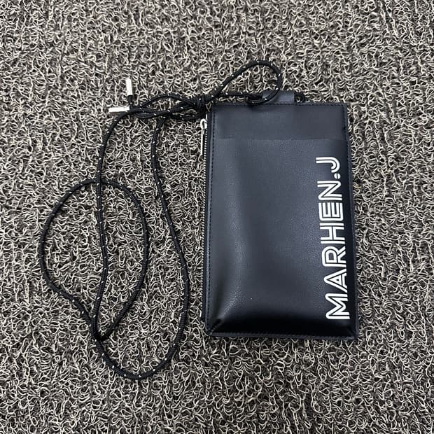 마르헨제이 롤리백 핸드폰 가방 블랙
