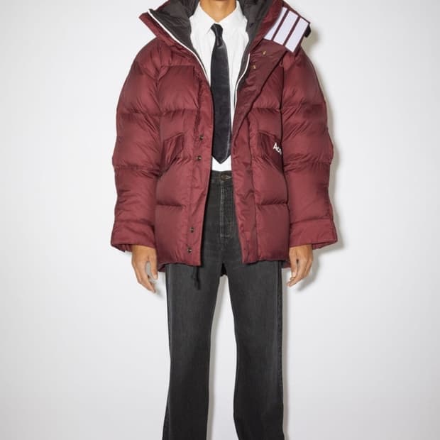 아크네 덕다운패딩 국내 100-105사이즈