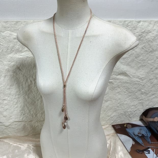 빈티지 핑크 스웨이드 조절끈 오리엔탈 목걸이