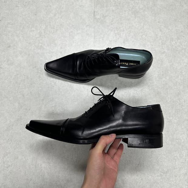 체사레 파치오티 포인티드 토 레더 