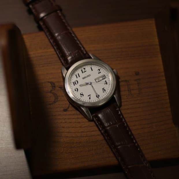 [Seiko] 세이코 빈티지 아라빅 다이얼 쿼츠 시계 (데이데이트)