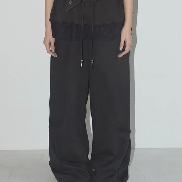 팬시클럽 프릴 레이스 버튼 스웻팬츠 (BLACK)