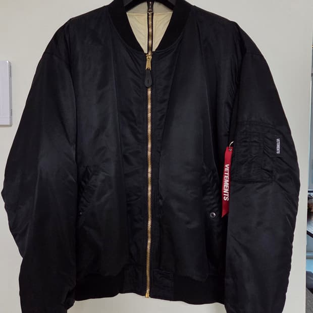 베트멍 알파인더스트리 리버시블 봄버 ma1