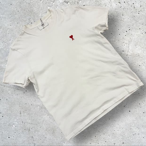 [M] 아미 스몰 하트 로고 반팔티 화이트 C98