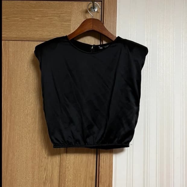 자라 슬리브리스 블라우스