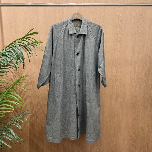 요지 야마모토 롱 코트 싱글 버튼 디테일 루즈핏 차콜 그레이