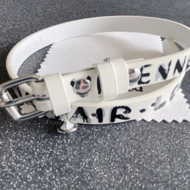 비비안웨스트우드 아카이브 레터링 orb 팬던트 화이트레더 초커