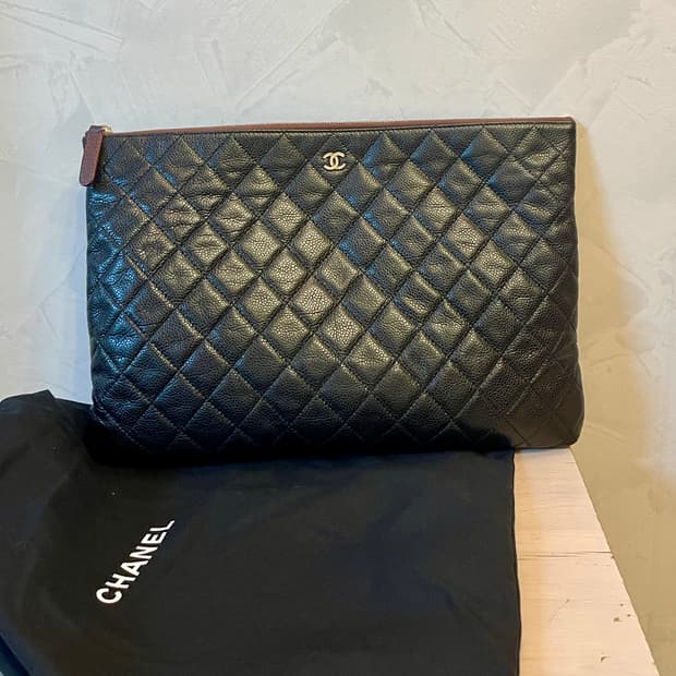 샤넬 Chanel 캐비어 퀼팅 클러치 라지사이즈(블랙/은장) 19번대