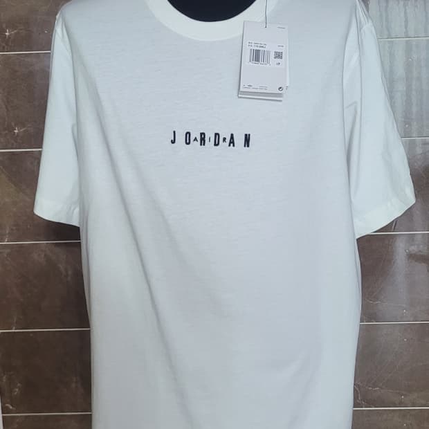 (남성110사이즈)나이키 조던 화이트 반팔티(텍붙은새거)