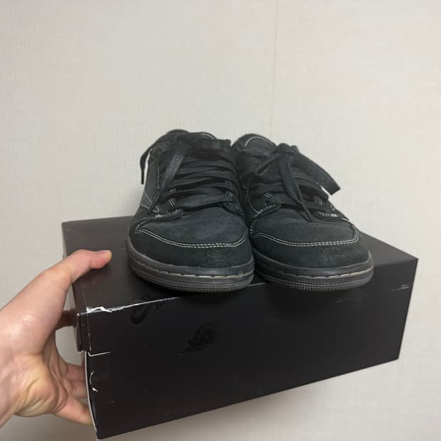 나이키 조던1 로우 트래비스 스캇 블랙 팬텀 풀박