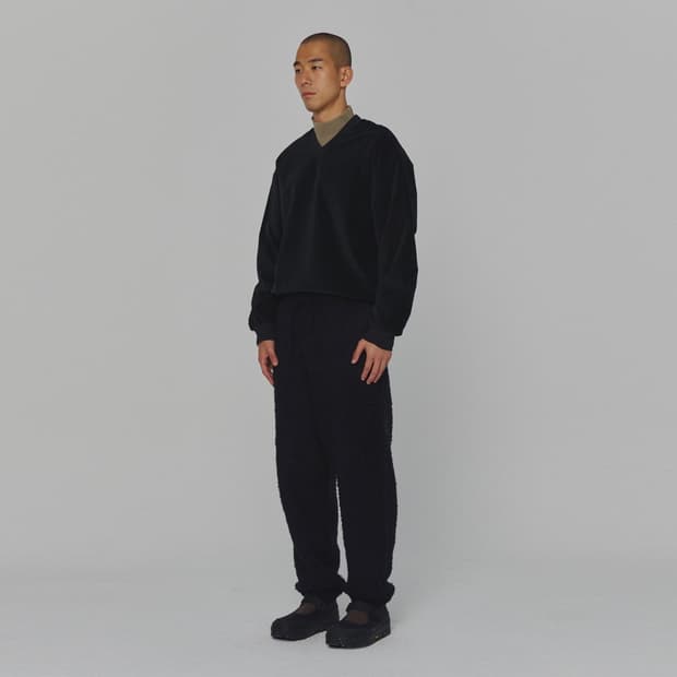 아모멘토 벨벳 브이넥 풀오버