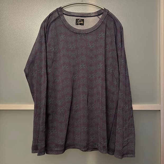 니들스 L/S U넥 티