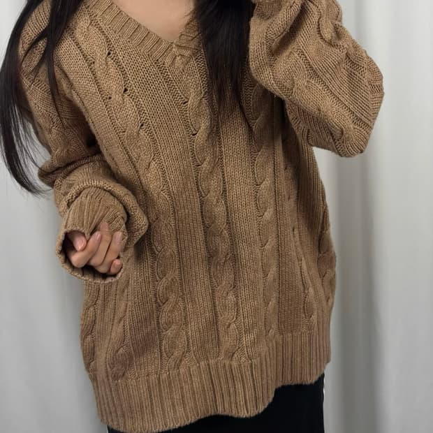 폴로 실크 꽈배기 브이넥 니트