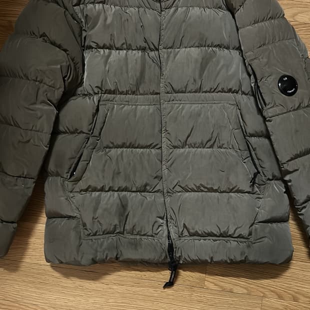 Cp컴퍼니 에코 크롬 R 다운 자켓 L사이즈