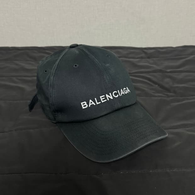 발렌시아가 17s/s 초판 자수 로고 볼캡 블랙 (59L)