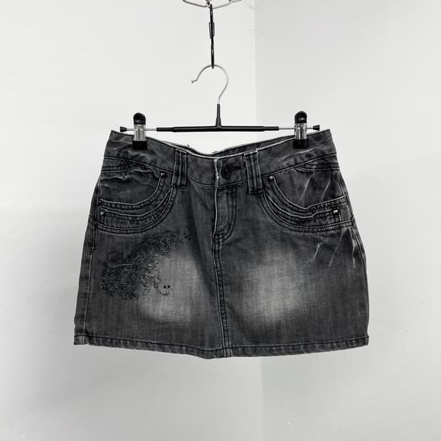 흑청 워싱 자수 스커트