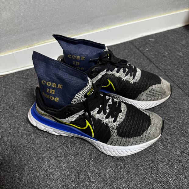 NIKE REACT 플라이니트 러닝화 270
