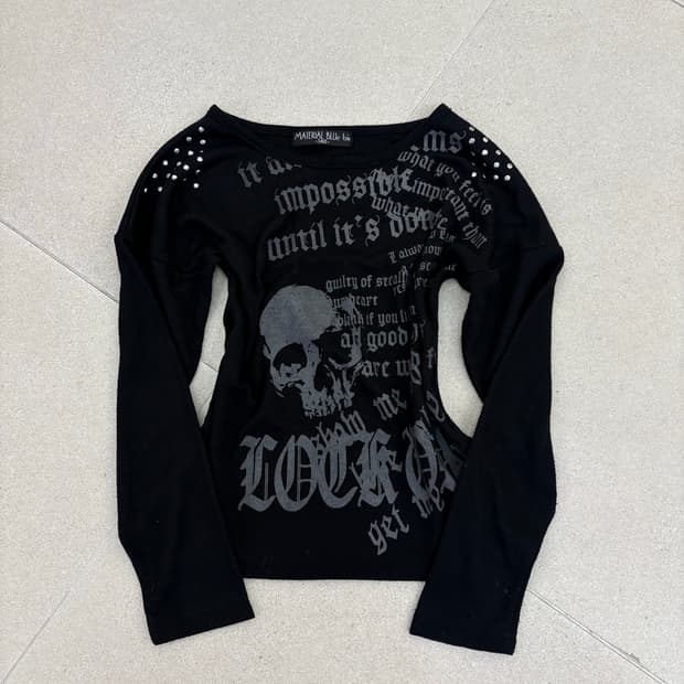 스터드 스컬 프린팅 롱슬리브