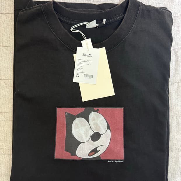 [4] 폴리테루 캐피탈 노매뉴얼 만우절 기념 티셔츠