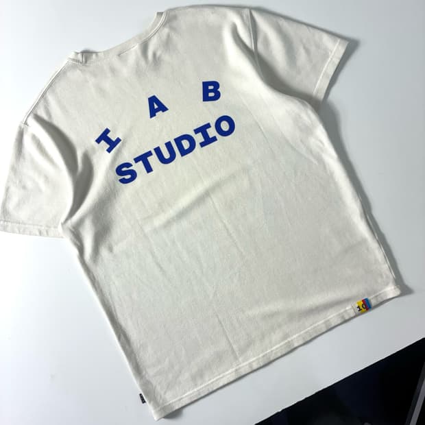 IAB studio  아이앱스튜디오 스펠아웃 화이트 반팔티셔츠 