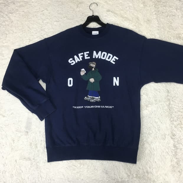 아웃스탠딩 빅로고 맨투맨 DD27