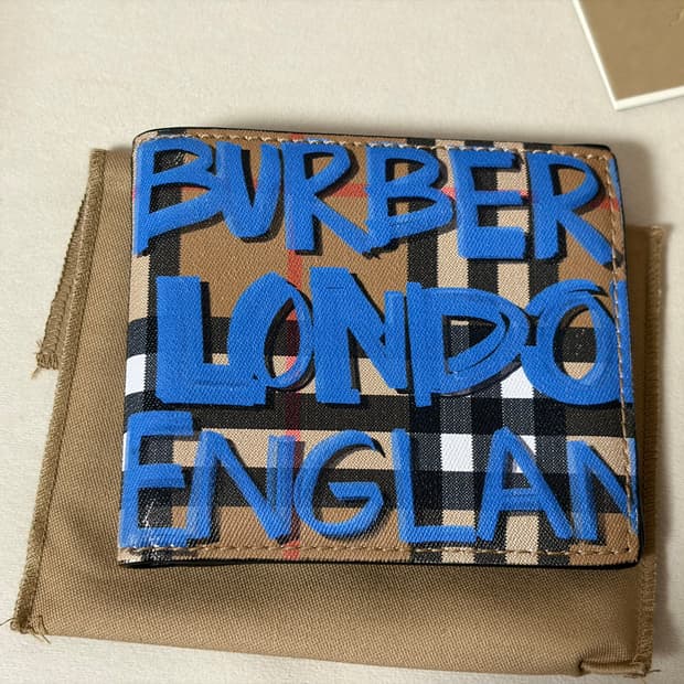 버버리 그래피티 반지갑