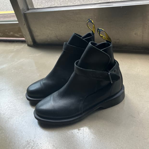 235) Dr. Martens 조니 앵클 부츠