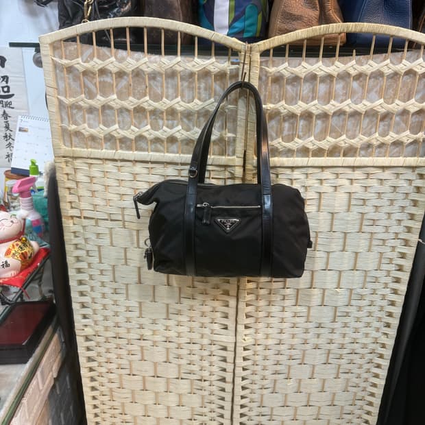 정품 프라다 포코노 포켓 숄더백 팝니다