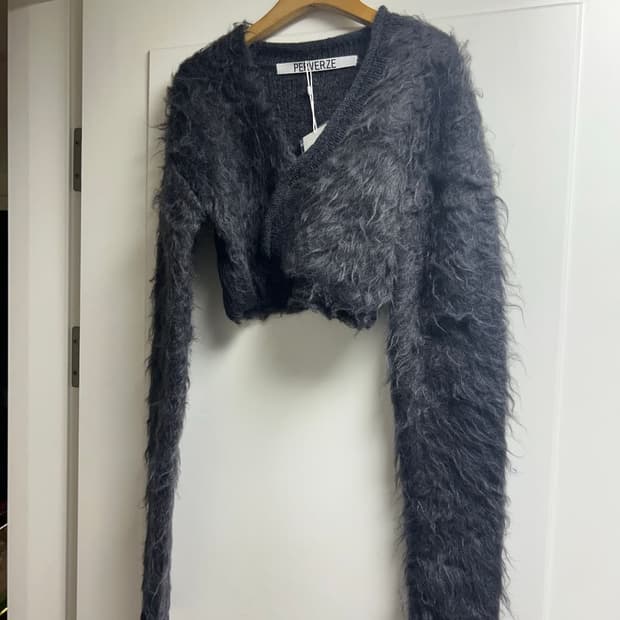 퍼버즈 크롭 니트 가디건