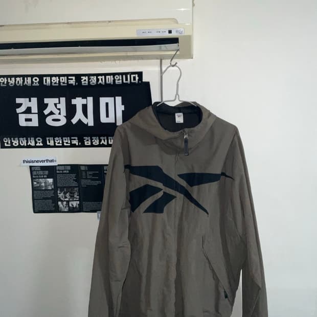 (100~105) 리복 바람막이