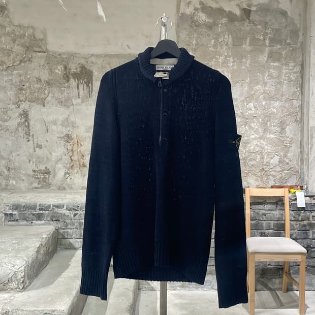 스톤 아일랜드 다크 네이비 와펜 하프 집업 모크넥 니트